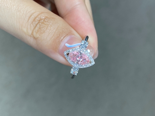 0.95ct la suposición Diamond Ring rosa claro IGI certificó 18k el diamante del oro blanco VS2