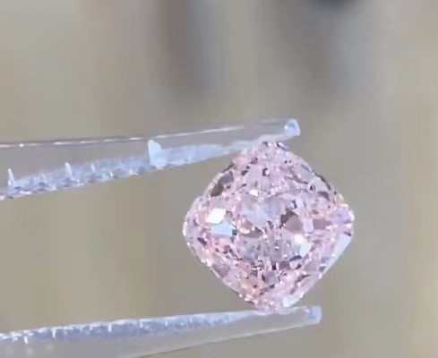 Los diamantes crecidos laboratorio de los rosas bebés VVS2 desean el diamante flojo del amortiguador intenso del rosa