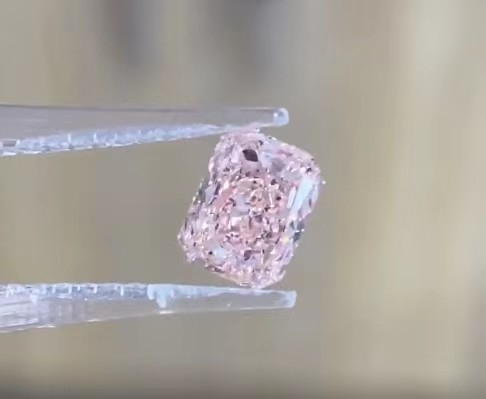 El laboratorio certificado de IGI creó diamantes coloreados desea el diamante flojo radiante intenso del rosa VS1