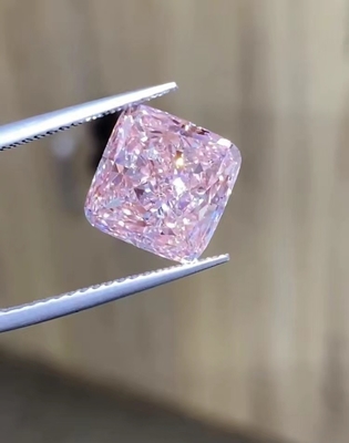 El laboratorio creó el diamante rosado sintético flojo coloreado del corte del amortiguador de los diamantes 6CT