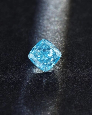 El CVD flojo Diamond Cushion Shape azul vivo de lujo sintético crecido laboratorio 2.25ct IGI certificó