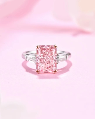 Anillo de diamantes de oro blanco de 18 quilates de tamaño grande 4.31ct Diamante de corte radiante de color rosa