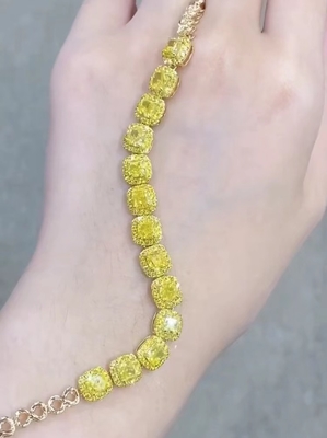 6.213ct Diamante amarillo Brazalete de tenis Cushion forma Diamante cultivado