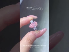 Anillo de diamante rosa creado en laboratorio con forma de pera